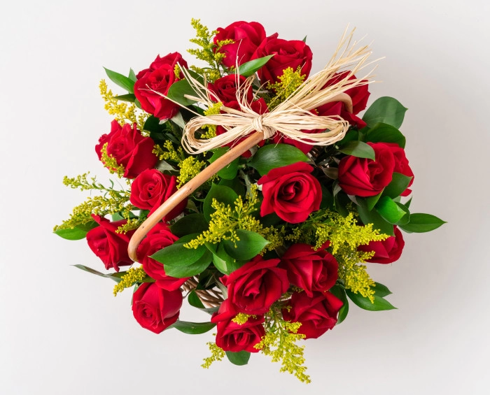 Cesta com 24 Rosas Vermelhas e Chocolate - Image 2